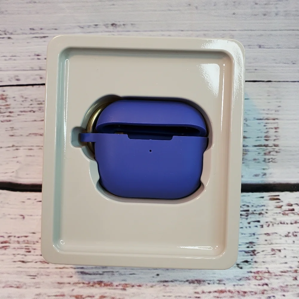 Apple AirPods Gen 3 Silicone Case with Clip